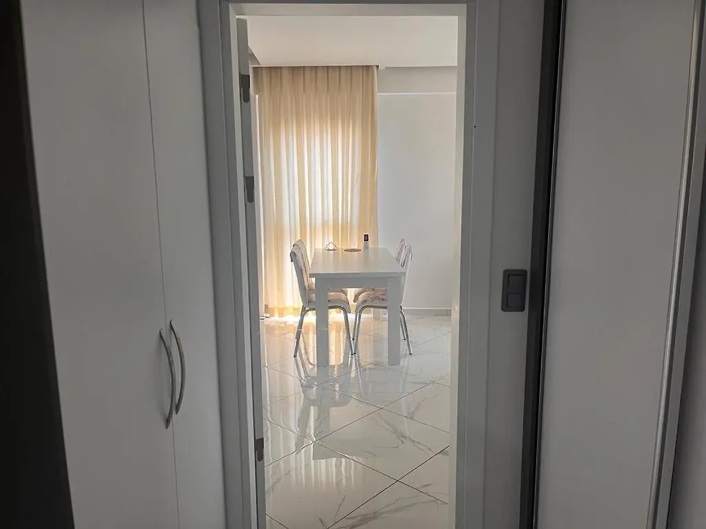 Maya Apartmani Κουσάντασι 0*,